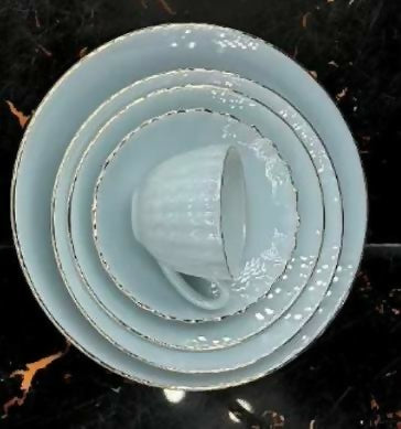 طقم صيني ٦٨قطعه مربع