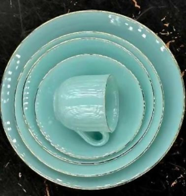 طقم صيني ٦٨قطعه مربع