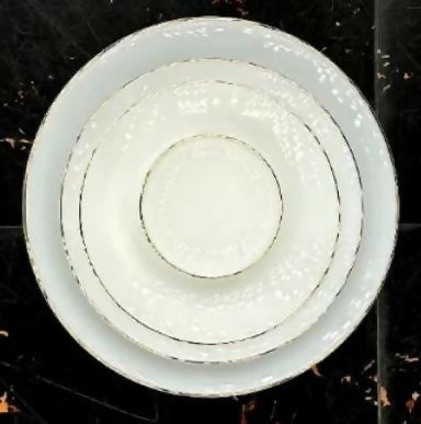 طقم صيني ٦٨قطعه مربع