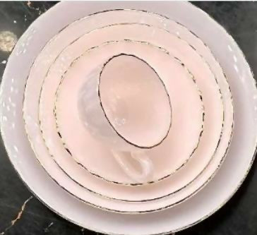 طقم صيني ٦٨قطعه مربع