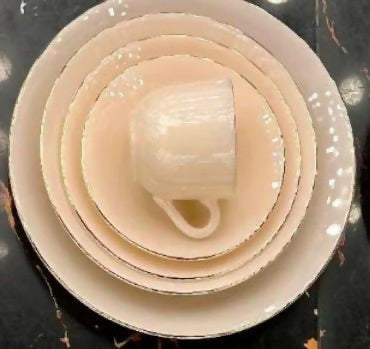 طقم صيني ٦٨قطعه مربع